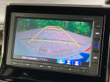 【バックカメラ】駐車時に後方がリアルタイム映像で確認できます。大型商業施設や立体駐車場での駐車時や、夜間のバック時に大活躍!運転スキルに関わらず、今や必須となった装備のひとつです!