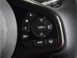 ◆アダプティブクルーズコントロール◆予め設定した車速内でクルマが自動的に加減速。前走車との適切な車間距離を維持しながら追従走行します。【LKAS】車線維持支援システムでステアリング操作を支援。