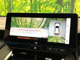 【パノラミックビューモニター】専用のカメラにより、上から見下ろしたような視点で360度クルマの周囲を確認することができます☆死角部分も確認しやすく、狭い場所での切り返しや駐車もスムーズに行えます。