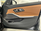 【ご納車後について】遠方のお客様はお住まいのエリアのBMWサービス工場にてメンテナンスを受けて頂けます。現地BMWへのお取次ぎなどもさせて頂きますのでご安心下さい。