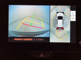 パノラミックビューモニターを装備。クルマを真上から見るように周囲を確認できます。機能の詳細はスタッフまでお問い合わせください。