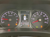 視認性の高いメーター類で、運転状況を的確に把握できます。必要な情報を一目で確認でき、安全運転をサポートします。走行距離も確認可能。
