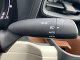 操作しやすい位置に配置されたウインカーレバー。スムーズな操作で、安全な車線変更や右左折をサポートします。運転の信頼性を高めます。