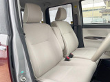 運転席まわりには十分なスペースがあり、大柄な方でもゆったり運転していただける環境です。