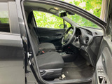 運転席からの視界は良好で、運転に集中できます。座り心地の良いシートで、快適なドライブをお楽しみください。