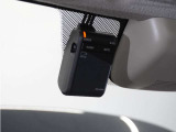 ◆ドライブレコーダー◆映像・音声などを記録する自動車用の装置です。 もしもの事故の際の記録はもちろん、旅行の際の思い出としてドライブの映像を楽しむことができます。