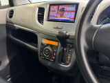 【インパネ・ナビ周辺】KENWOOD製ナビを装備。インパネシフトやオートエアコンを見やすく配置し、操作しやすい運転席まわりです。