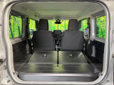 ラゲッジルームは、大容量のスペースを確保。普段のお買い物からレジャーまで、幅広く活躍してくれます!また、リアシートを倒すことでバリエーション豊かにお使いいただけます。