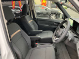運転席も広々、ドライブも楽しめますね♪実際お座りいただくのが、分かりやすいと思います。お気軽にご来店ください!