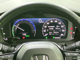 洗練されたデザインのメーターが、運転に集中できる快適な空間を創出。必要な情報を分かりやすく表示し、安全運転をサポートします。