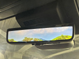 【デジタルインナーミラー】後席の大きな荷物や同乗者で後方が確認しづらい時でも安心!カメラが撮影した車両後方の映像をルームミラー内に表示。クリアな視界で状況の確認が可能です!