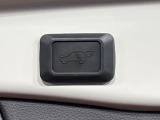 【パワーバックドア】スマートキーや運転席のボタンを押すだけでリアゲートが自動で開閉します!荷物を持っている時や、高い位置にあるバックドアを閉める際に便利な機能です♪