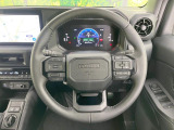 インテリアに合わせたデザインのステアリングは、運転される方のことも考え、運転しやすい形状、大きさです。是非一度、実際に触ってお確かめください。