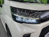 【LEDヘッドライト】悪天候や夜間走行時も良好な視界を確保し安心して運転できる高輝度LEDヘッドライトを装備!点灯速度が早く、消費電力も抑えられています。