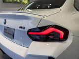 BMWの伝統の丸目4灯ヘッドライトでございます。LEDライトで視認性もよく明るく安全性の向上につながります。