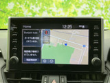 大型ディスプレイは視認性を向上させ、快適なドライブをサポートします。様々な情報を一目で確認でき、運転に集中できるでしょう。使いやすい機能も充実しています。