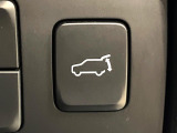 【パワーバックドア】スマートキーや運転席のボタンを押すだけでリアゲートが自動で開閉します!荷物を持っている時や、高い位置にあるバックドアを閉める際に便利な機能です♪