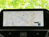 目的地へのナビゲーションは、スムーズでわかりやすい表示。交通情報も確認できるので、安全運転をサポートします。遠出も安心ですね。