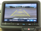 リアワイドカメラシステム!従来の視野に加えて、後方側方を約180&deg;まで見えるワイドビューと、後方を真上から見たような視野で駐車時などに便利なトップダウンビューの3つの視野があります!