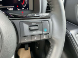 プロパイロットスイッチ。高速道路での、単調な&rdquo;渋滞走行&rdquo;と長時間の&rdquo;巡航走行&rdquo;。この2つのシーンで、ドライバーに代わってアクセル、ブレーキ、ステアリングを自動で制御。