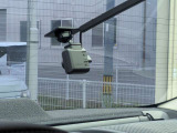 後方からのあおり運転や追突などの状況を記録するリヤ専用ドライブレコーダーです。後方視界を妨げにくいコンパクトな設計で、記録を残します。