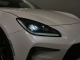 LEDヘッドライトです。デザイン性がよくとても明るいので、夜間の走行や悪天候でも安心です。しかも長寿命!