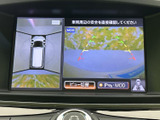 車両周辺の状況をリアルタイムで確認できるモニター。安全な運転をサポートし、駐車時の不安を軽減します。視認性の高い画面です。