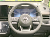 インテリアに合わせたデザインのステアリングは、運転される方のことも考え、運転しやすい形状、大きさです。是非一度、実際に触ってお確かめください。