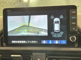 リバースギアに入れるだけで後方の表示へ切り替わります。夜間や雨の日の駐車も楽になりますよ。