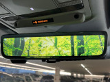 ClearSightインテリアビューミラー ランドローバー初採用のテクノロジー。車体に装備したカメラによる後方映像がルームミラーに映し出されます。車両後方の様子をはっきりと確認できます。