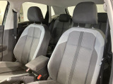 シートは適度な硬さによって長時間の運転でも疲れにくいと定評があります。国産車とは全く違った座り心地ですが、長年培われた欧州の椅子文化をご体感ください。