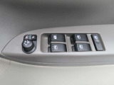 運転席のパワーウインドースイッチ部です。よく触れる場所だからこそ、使用状態があらわれますよね。ぜひこうした所もチェックしてください。