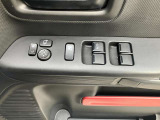 電動格納ドアミラーを装備しており、駐車場などでミラーを折りたたんでおくことも簡単にできます。