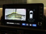 リバースギアに入れるだけで後方の表示へ切り替わります。夜間や雨の日の駐車も楽になりますよ。