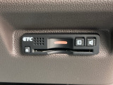 【ETC車載器】高速道路の料金所を、止まらずスムーズに通過。小銭を用意する手間も、窓を開けるわずらわしさもありません。遠出をグッと身近にしてくれる快適ドライブの必須アイテムです。