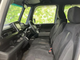 運転しやすい視界と、操作しやすい配置が魅力です。快適なドライビングをサポートする、機能的な空間です。