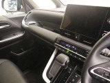 いつでも車内の温度設定だけでOKです。風量も風向きもこのクルマが調節します。それでも冷えすぎる!!暑すぎる!!そんな時は風量を多くして下さい。