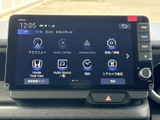 見やすい大型ディスプレイが、快適なドライブをサポート。多彩な機能で、あなたのカーライフをさらに豊かにしてくれるでしょう。