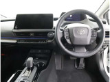 運転席です!高級感があり、まとまった車内となっております!