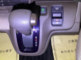 運転席周辺のスマートなレイアウトが、操作のしやすさを実現。快適なドライブをサポートします。