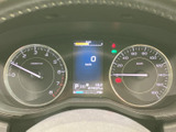 視認性の高いメーター類が、運転に必要な情報を的確に伝えます。運転状況を把握しやすく、安全運転をサポートします。