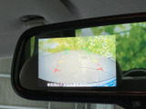 後方確認がしやすいモニターが搭載されています。駐車時や狭い道でも、より安全に運転をサポートしてくれます。