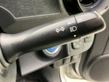 操作しやすい位置に配置されたウインカーレバー。スムーズな操作で、安全な車線変更をサポートします。直感的に操作できるので、運転に集中できます。