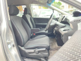 体を包み込む形のシートなので、長時間運転しても疲れません。