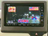 停車中にTVを楽しめるので、休憩時間も充実。様々な番組でリラックスできる空間を提供します。長距離移動のお供にも最適です。
