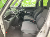 運転しやすい視界と、操作しやすい配置が特徴。快適なドライブをサポートする、機能的な空間です。