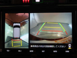 パノラミックビューモニター付きです。車両を上から見たような映像をモニター画面に表示。運転席からの目視では見にくい、車両周辺の状況をリアルタイムでしっかり確認できます。