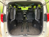 普段のお買い物や通勤、送迎等に十分な荷室スペースを確保しております。セカンドシートを倒すと、大きな荷物の積載も可能です♪
