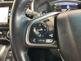 ステアリングにオーディオ操作スイッチが付いています。オーディオ画面に直接タッチしなくても操作が出来ますので、運転に集中できます。