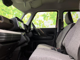 運転しやすい視点と、手に馴染むステアリングで、快適なドライビングをサポートします。シンプルで機能的なデザインです。